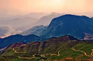 媲美24道拐这条低调的盘山路,穿行在云端