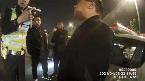 酒驾被查,出示了一张假警官证,这下玩大了
