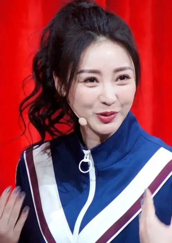 柳岩最惨时没车没房没男友,为了让爸妈放心,借钱给他们发红包