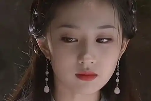 论化妆的重要性,女明星素颜出镜勇气可嘉,妆前妆后相差甚远