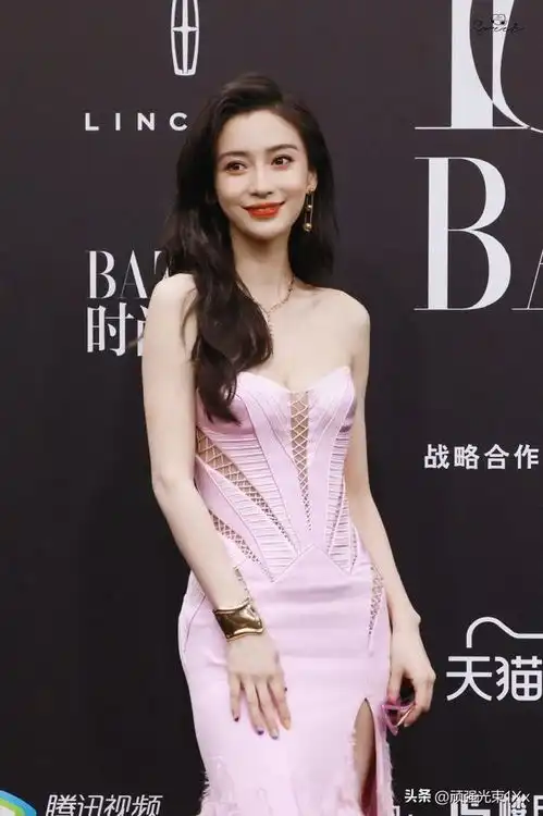 baby的这套抹胸装让多少人魂牵梦萦
