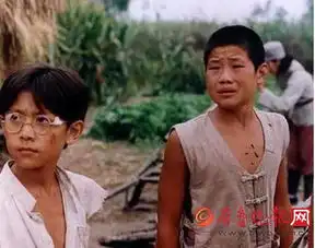 整容了小兵张嘎四方脸变尖认不出谢孟伟男性荷尔蒙爆棚像黑帮大哥
