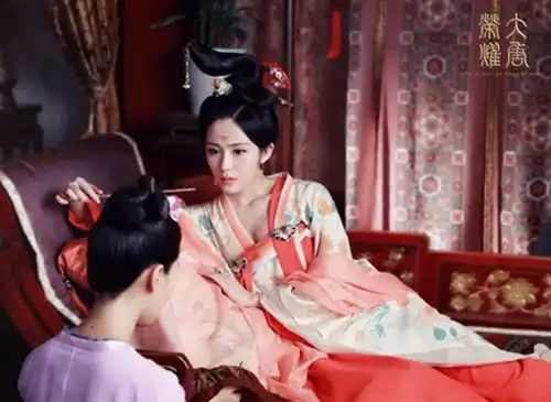 大唐荣耀造型照汤晶媚成行走的表情包