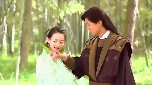 天师钟馗富曲见了美女就犯晕,小青好喜欢富曲,不料钟馗竟来捣乱