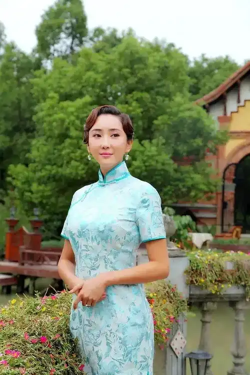 杜若溪迷人图片中国古典美女的典范
