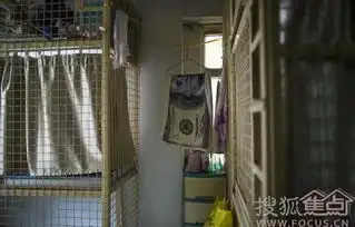 香港鞋盒住房现实版蜗居
