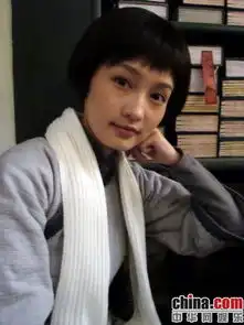 李雪健建党伟业中树典范李沁称五体投地
