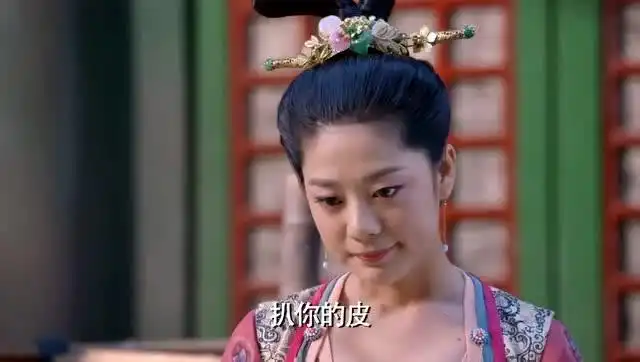 武媚娘传奇春盈真该死,当场杖毙罗将军,小人得志的样
