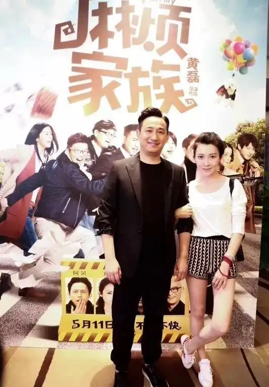 张棪琰晒北影97班聚会照,勾黄磊脖子摸脸又要被喷