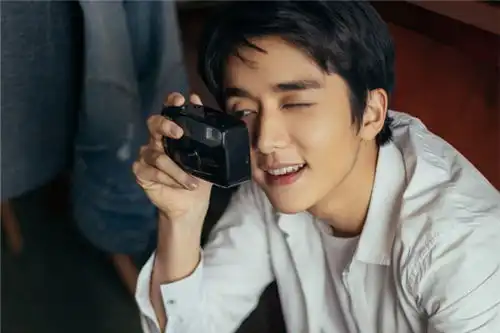 爱好很烧钱的明星,白敬亭爱鞋如命,看到张新成甘拜下风