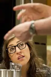 生活大爆炸季终集幕后照剧组为艾美奖卯足劲