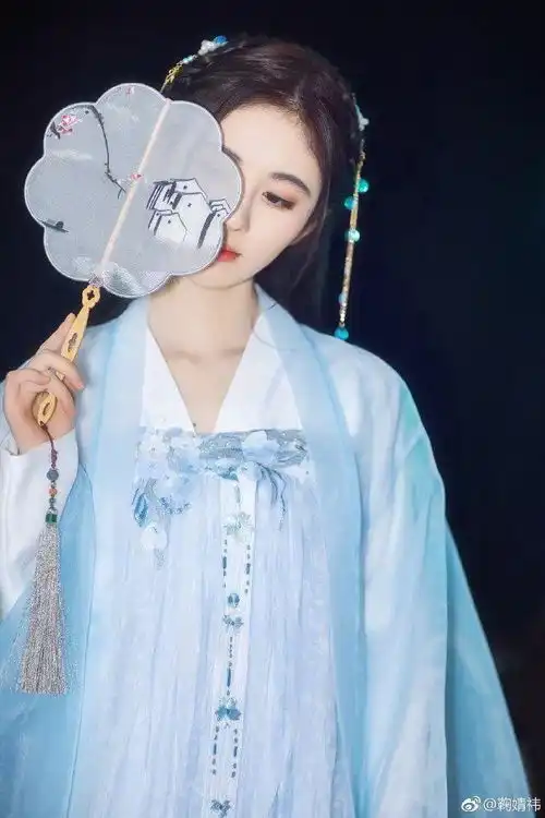 鞠婧祎换头成功四千年美女终于被全网夸爆了
