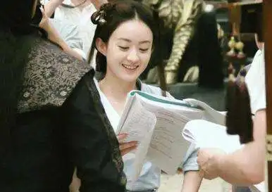 还在剧组的明星怎么过年雷佳音竟然这么做
