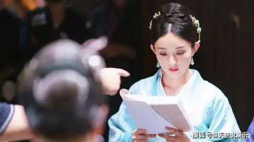 张艺谋断言她不能红,她变身一级演员,74岁逆袭走红终于无人小看