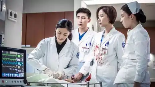 专访郑晓龙急诊科医生为何是他近年来最尽心作品