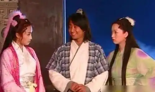 乌龙闯情关18年后,主角统统过气,而龙套疯女人却红透了半边天
