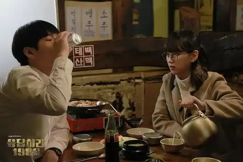 因为相互依靠,所以彼此治愈丨爱情中你不必懂事