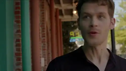 初代吸血鬼你经历了什么伙计,怎么浑身的血迹