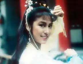 成龙伤了她一辈子,如今年过半百,再次和成龙同框时却变了味