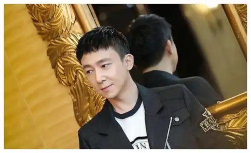 王凯邓超老师,气场压过孙红雷,32年没红,今凭借将夜逆袭
