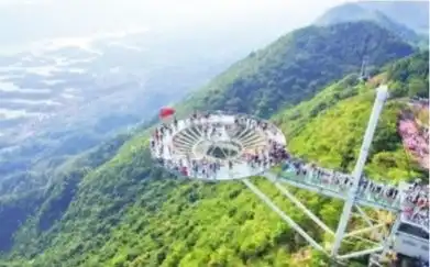 城市圈游客纷纷打卡黄石网红景区迎来游客井喷