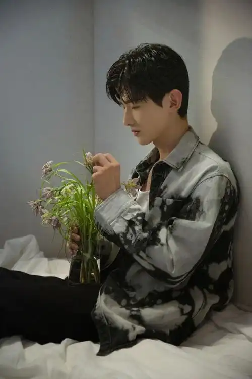 200711生活明朗,万物可爱工作室分享白敬亭nylon尼龙花絮照