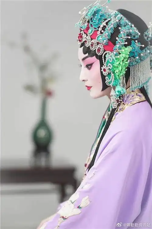 大写的绝蒋勤勤时隔29年再穿戏服为陈建斌唱牡丹亭
