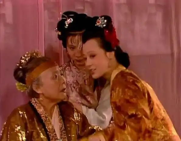 除了王熙凤,贾府还有两个奶奶,一个是极其软弱,一个极其自私