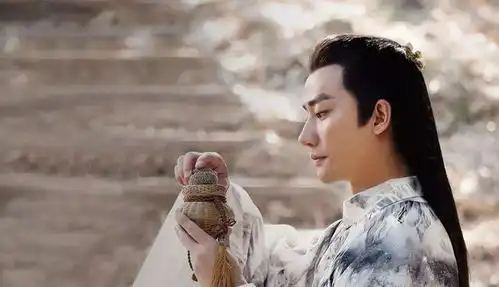 邓伦的小胖手和王凯的细长手,你选择哪个娱乐圈那些男星们的手
