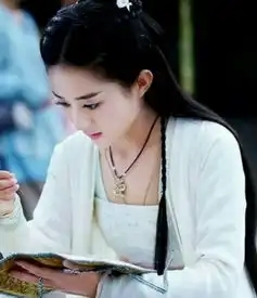 赵丽颖不接楚乔传2,和小十岁的王一博出演有匪,cp感成谜
