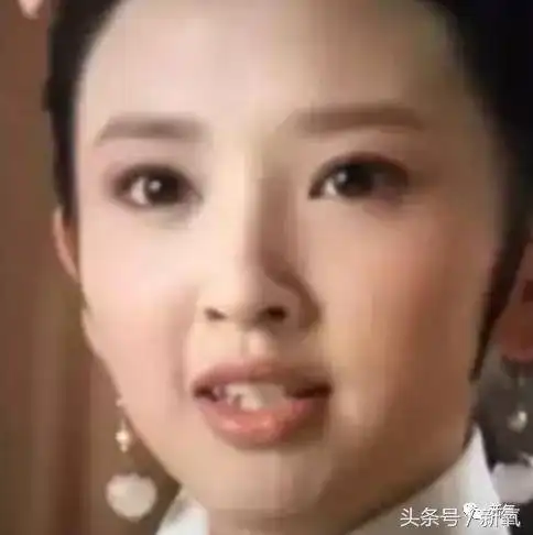 公开屠狗的唐艺昕牙怎么歪了亮瞎眼的烤瓷牙比赵丽颖还白