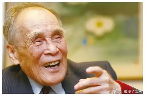 坐拥千亿资产,却蜗居于集体宿舍,他发生了什么
