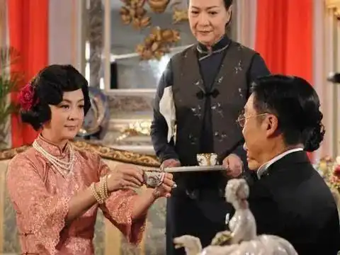 名媛望族钟家二太太爱新觉罗尔嫣
