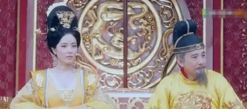 看长安十二时辰,皇帝携杨贵妃逃跑,李亨是安史之乱幕后黑手