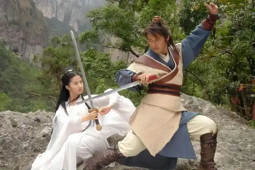 刘亦菲黄晓明神雕剧照高清修复当年骂选角,现在跪颜值
