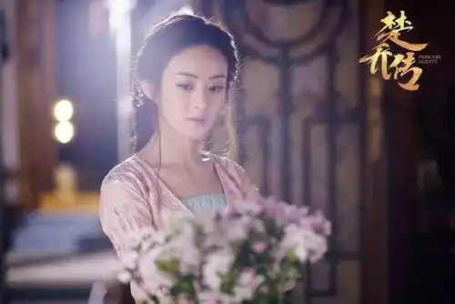从龙套女到大女主,赵丽颖古装造型美如画,最后一张惊艳你
