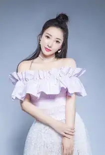 柳岩晒最新美照,透露自己也养蛙,电子宠物的翻版