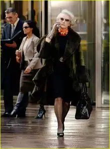 什么才是真的女王穿普拉达女王如有中国版女王非巩俐莫属
