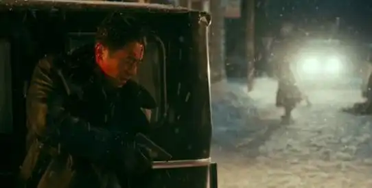 张艺谋出新片,首部谍战电影悬崖之上海报曝光
