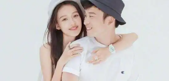 因长得好看被经纪人看中,介绍跟她儿子牵线结婚,肥水不流外田
