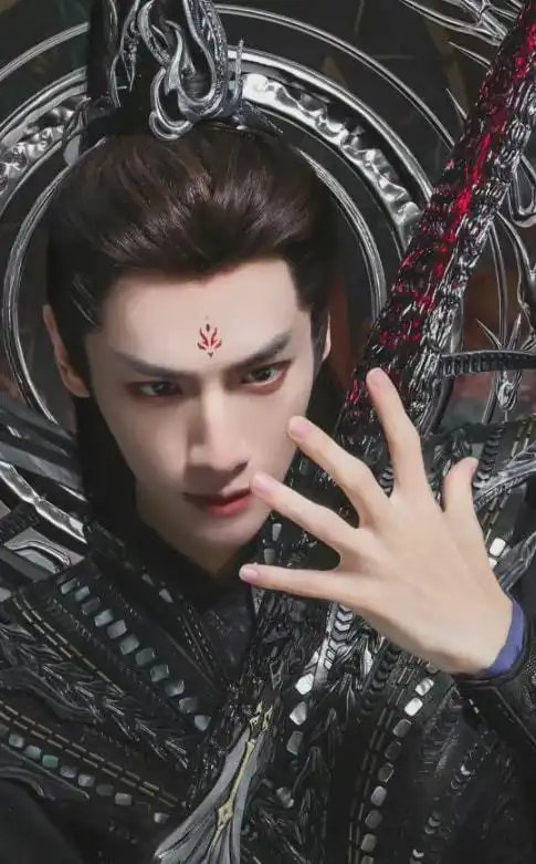 长月烬明发布人物剧照,罗云熙魔神造型亮眼,女二造型更仙

