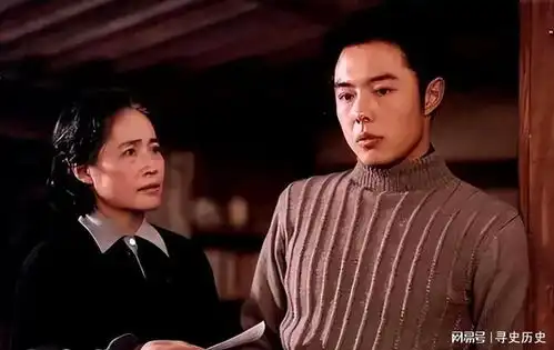 善恶终有报66岁坐上轮椅的张铁林,已经活成了一个笑话
