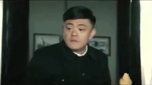 光荣时代多门觉得坐在这儿不合适,还是无奈坐下了
