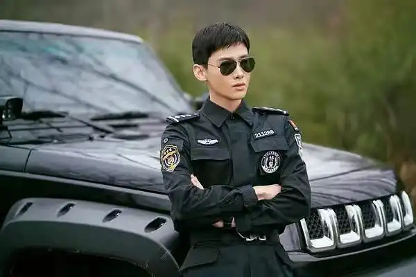 白敬亭也被韩国人偷了抄袭剧照还篡改警服,奖杯汉服样样不放过