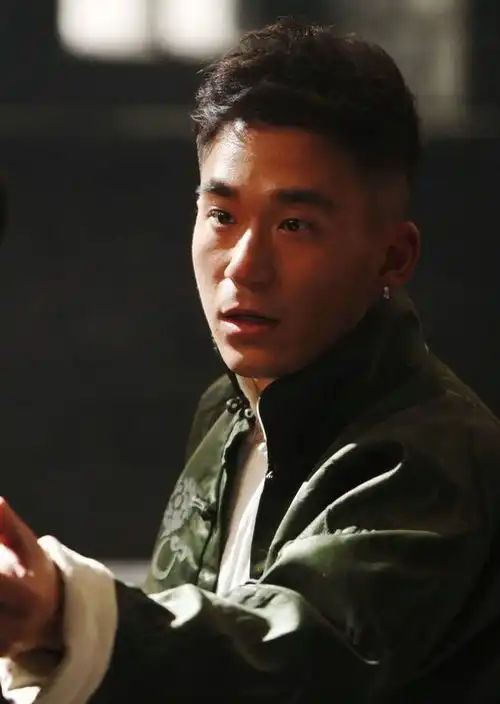 茶馆讲理信不是让子弹飞虚构的情节,而是袍哥社会的潜规则
