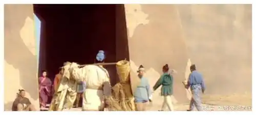 曹操靠盗墓来养活军队,刘备更厉害,全靠空手套白狼和薅羊毛
