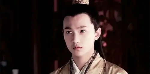 港真你们不觉得杨洋的脸真的是越来越长了