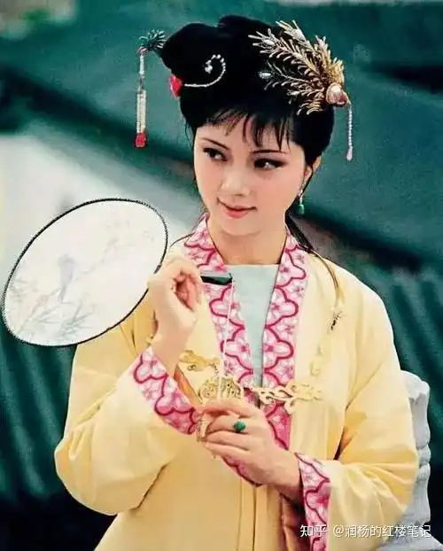 命里有时终须有,命里无时莫强求薛宝钗拼尽全力还是一场空娇杏回一次头,凤冠霞帔加身
