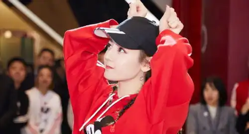 古剑奇谭六年前开机照,李易峰嫩出水,却没人留意小透明热巴