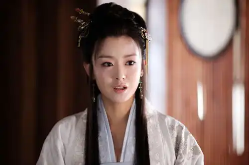 她虽为配角,却同样出色
